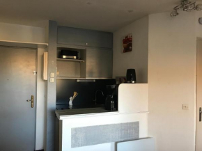 Studio Garriguette, parking gratuit, ascenseur, 2 personnes, lit 2 places